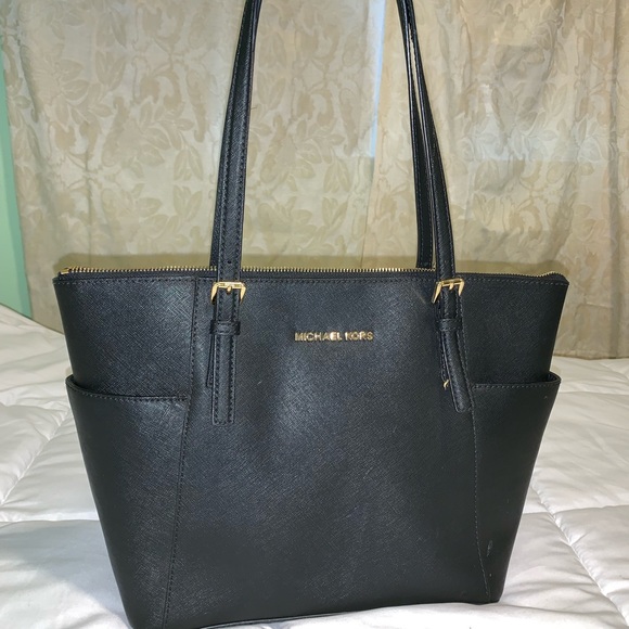 Michael Kors Handbags - Black Michael Kors purse